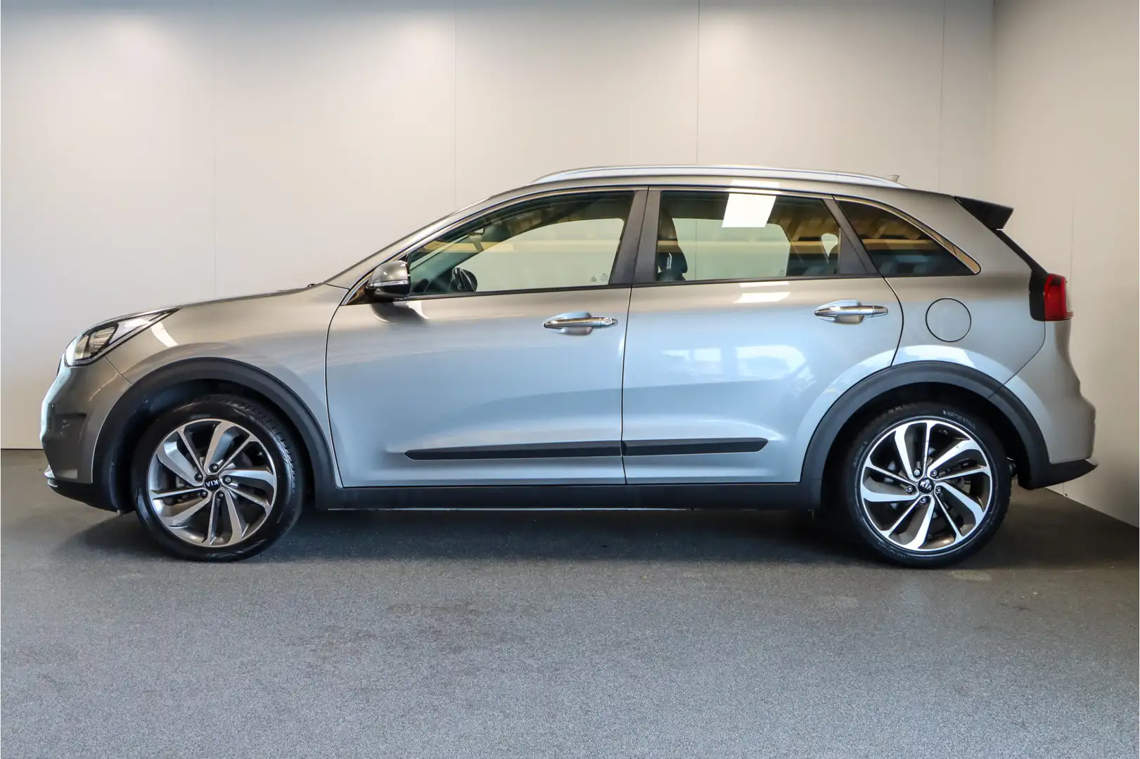 Kia Niro 1.6 GDi Hybrid DynamicLine Trekhaak Grijs - 2