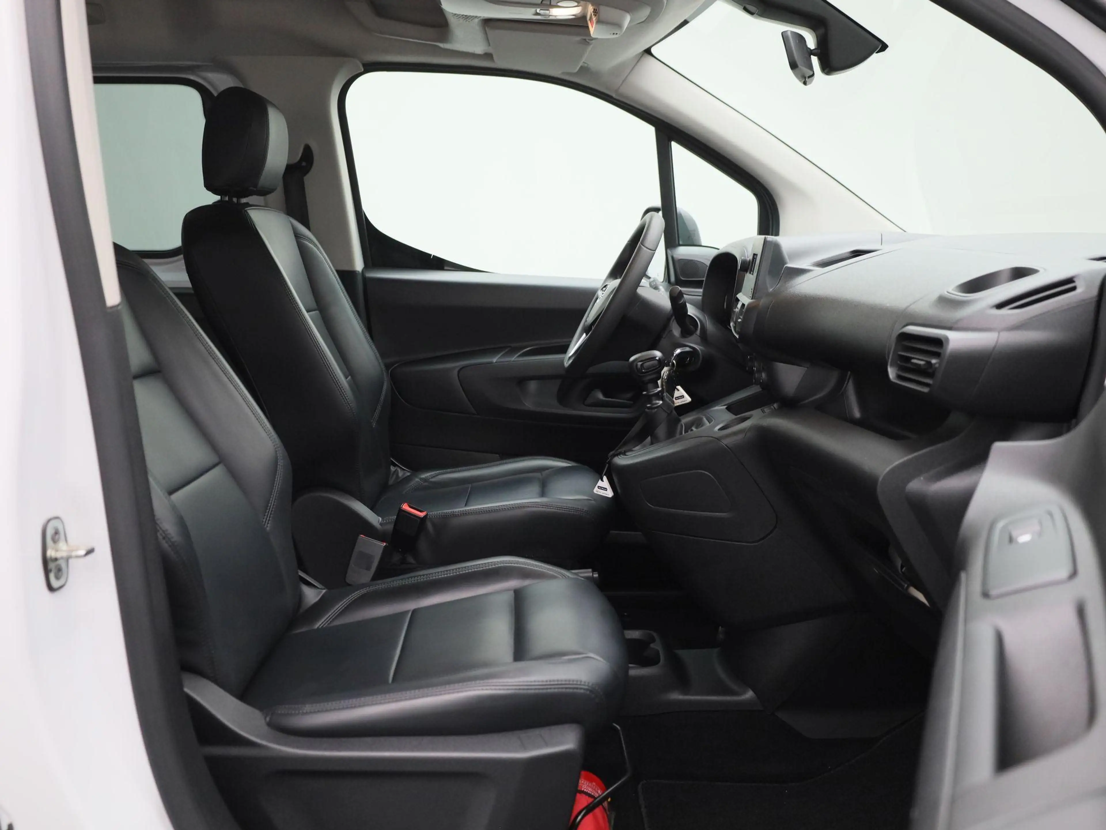 Opel Combo Life 1.5 Turbo D BlueI 75kW S/S Edition L1H1 — photo 13