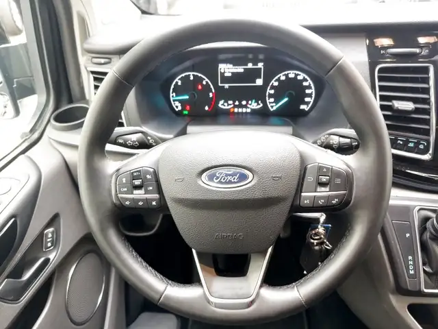 Ford Tourneo Custom view 10