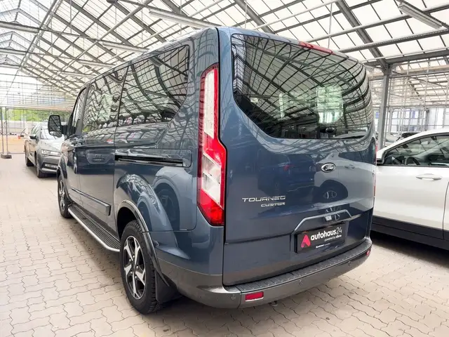Ford Tourneo Custom view 4