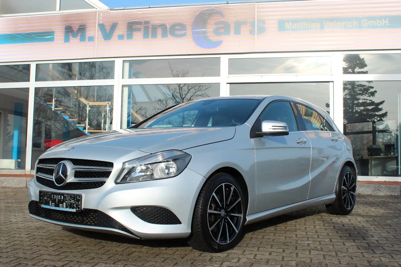 Mercedes-Benz A 180 BlueEfficiency Silber - 1