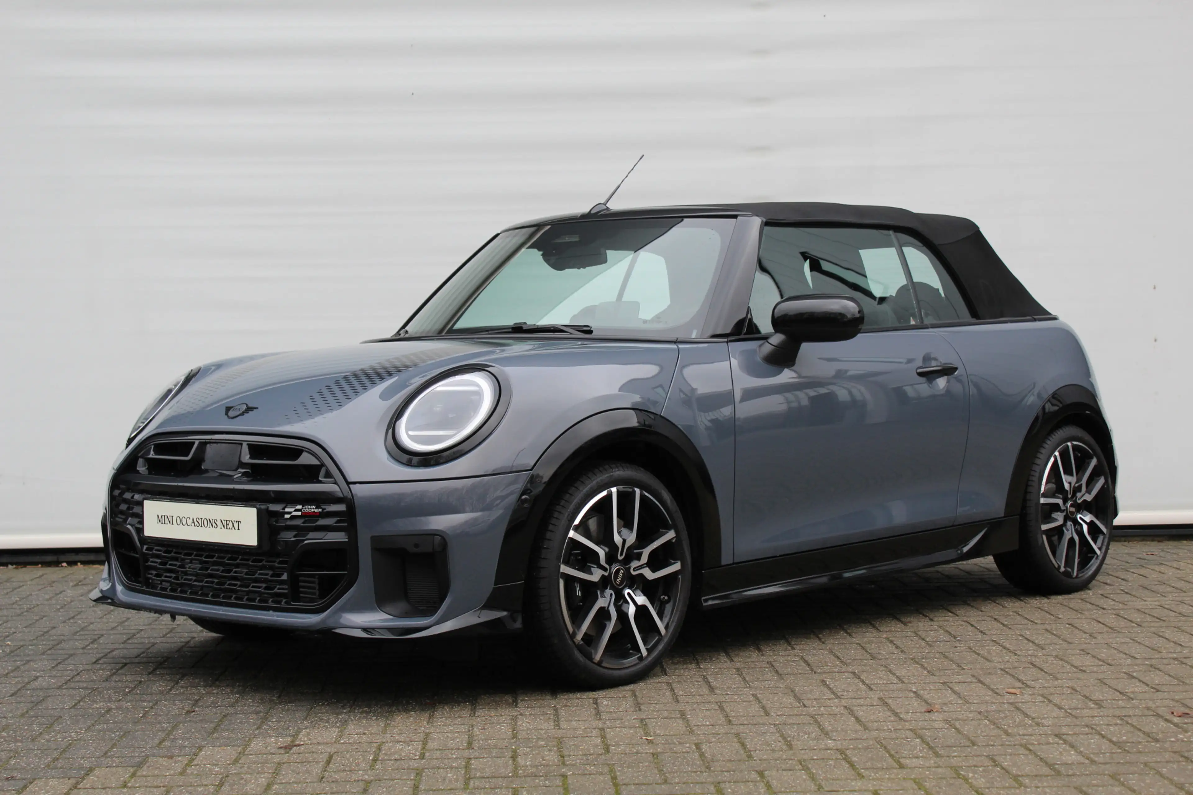 MINI Cooper C Cabrio Automaat / John Cooper Works / Pakket M / 18" JCW — photo 3