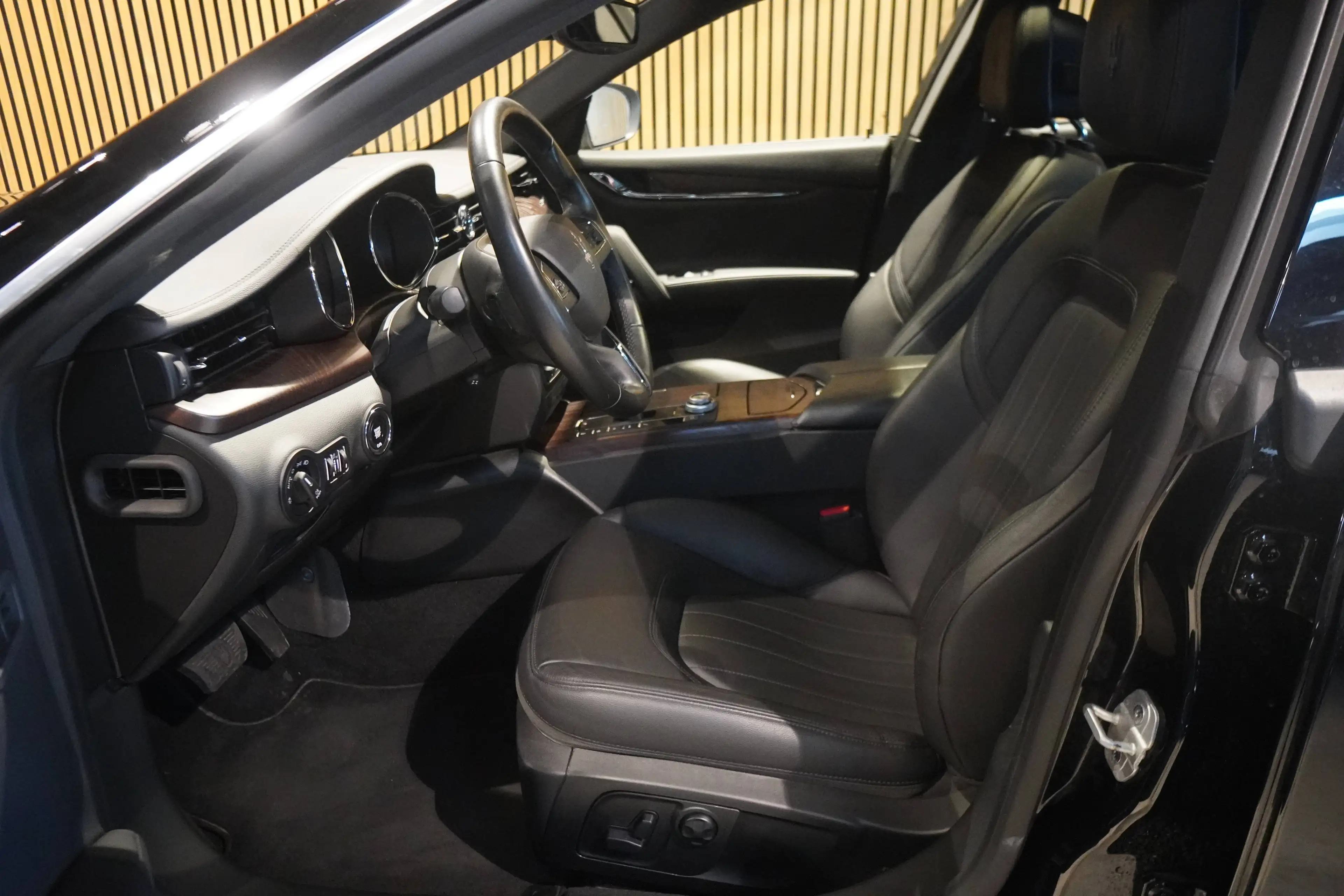 Maserati Quattroporte Quattroporte D-BRD-FZG-Nur 48 TKM-Top Zust.1-Hd — photo 6