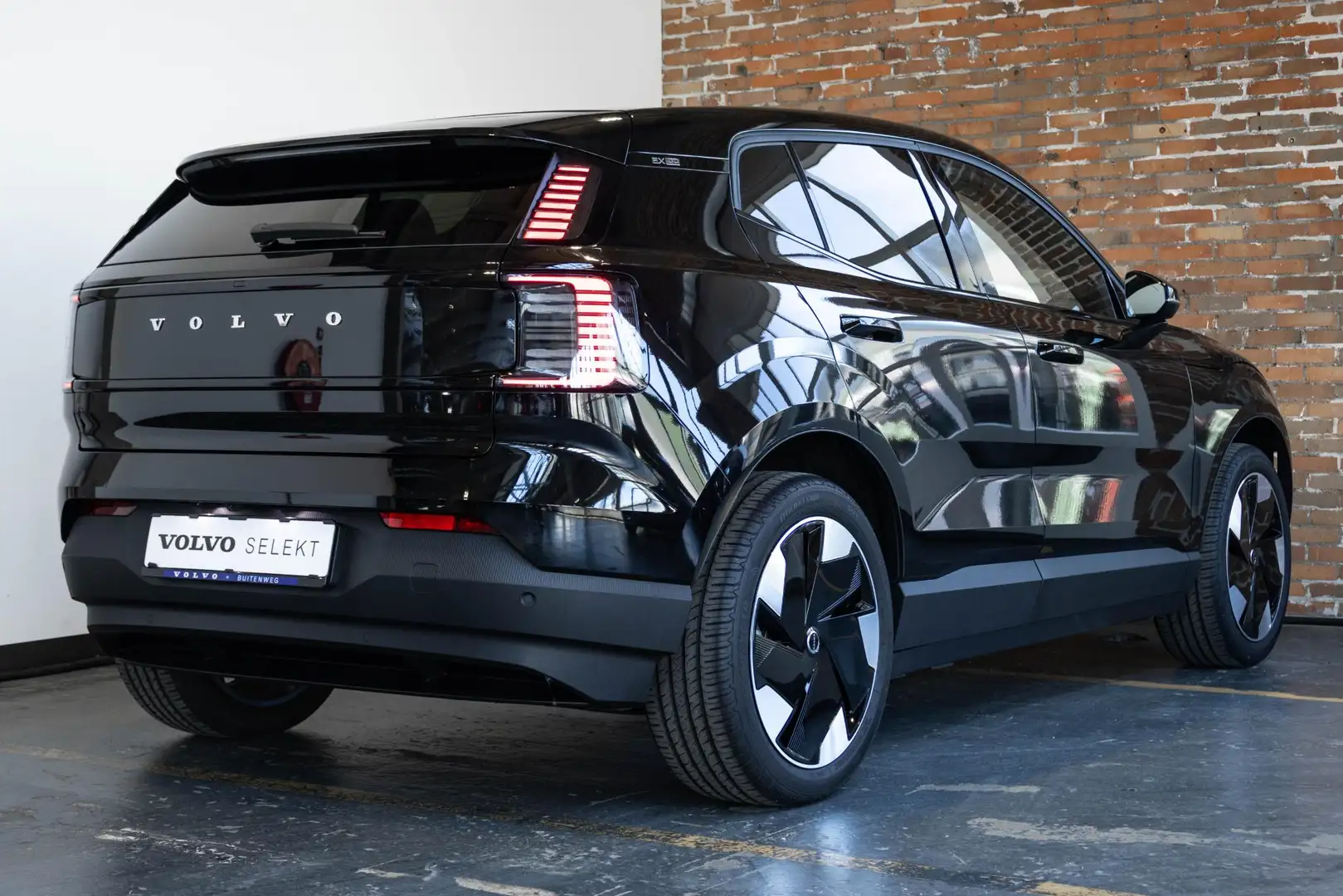 Volvo EX30 Single Motor Extended Range Plus | Premium Audio b Schwarz - 2