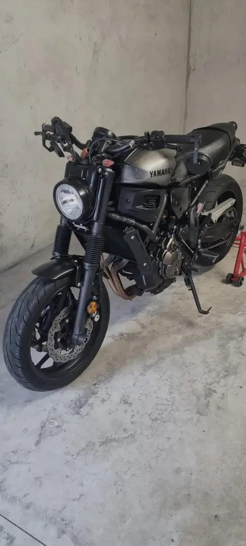 Yamaha XSR 700 Argento - 1