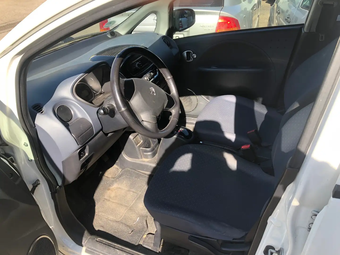 Peugeot iOn gang schalte mingel Weiß - 2