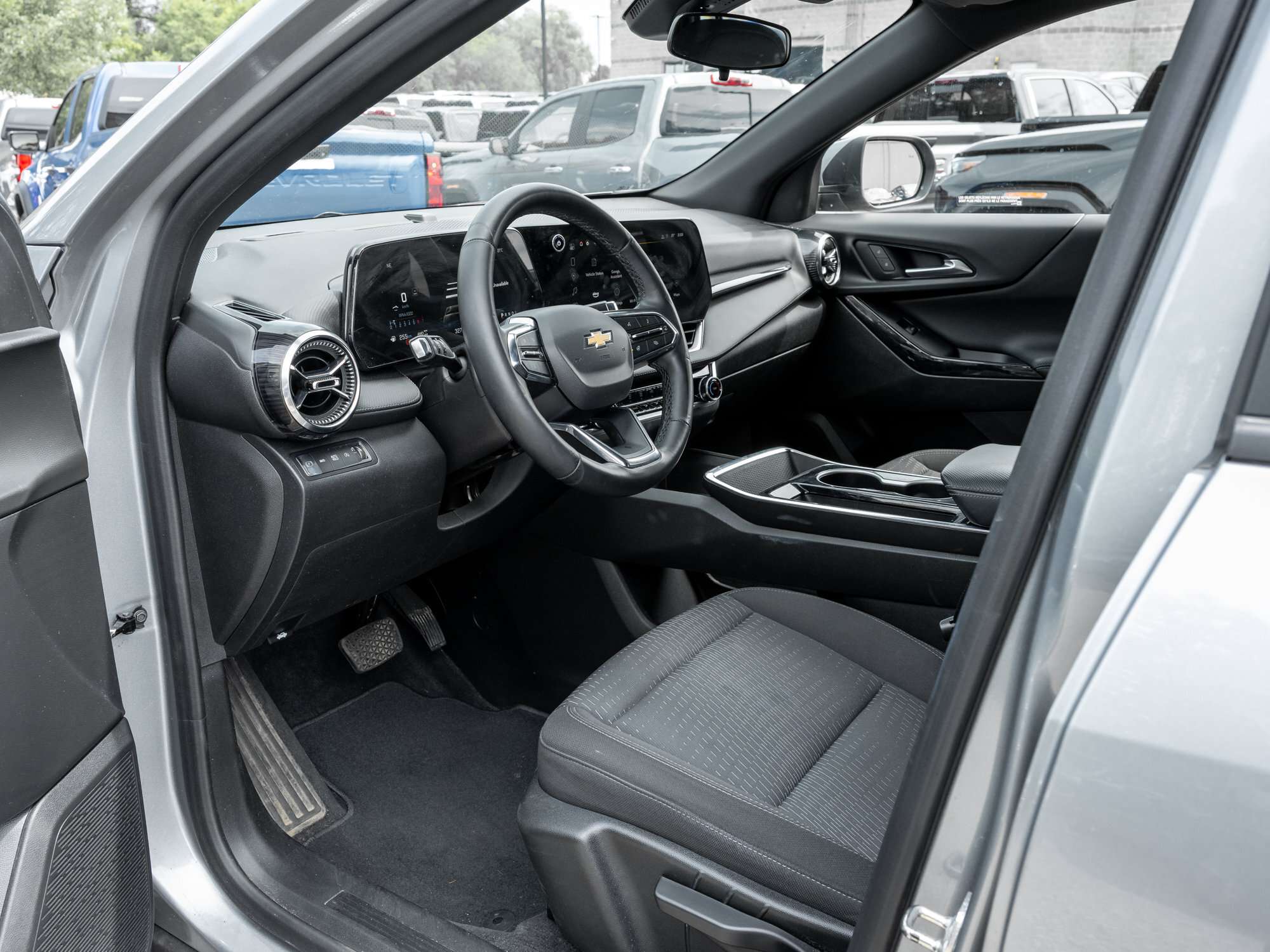 used 2025 Chevrolet Equinox car, priced at $31,995