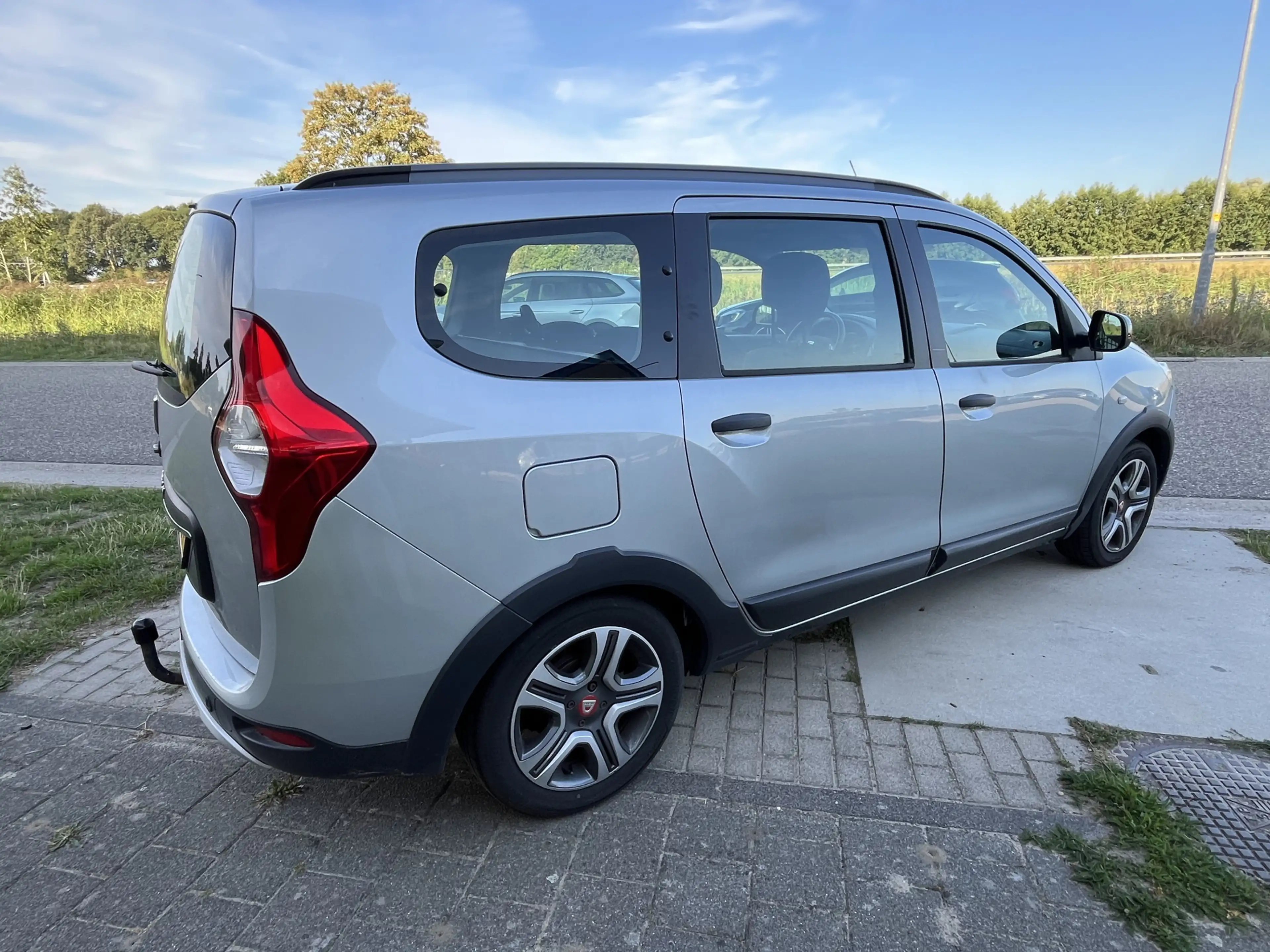 Dacia Lodgy 1.3 TCe 131 PK Tech Road 7-Persoons / Trekhaak / — photo 2