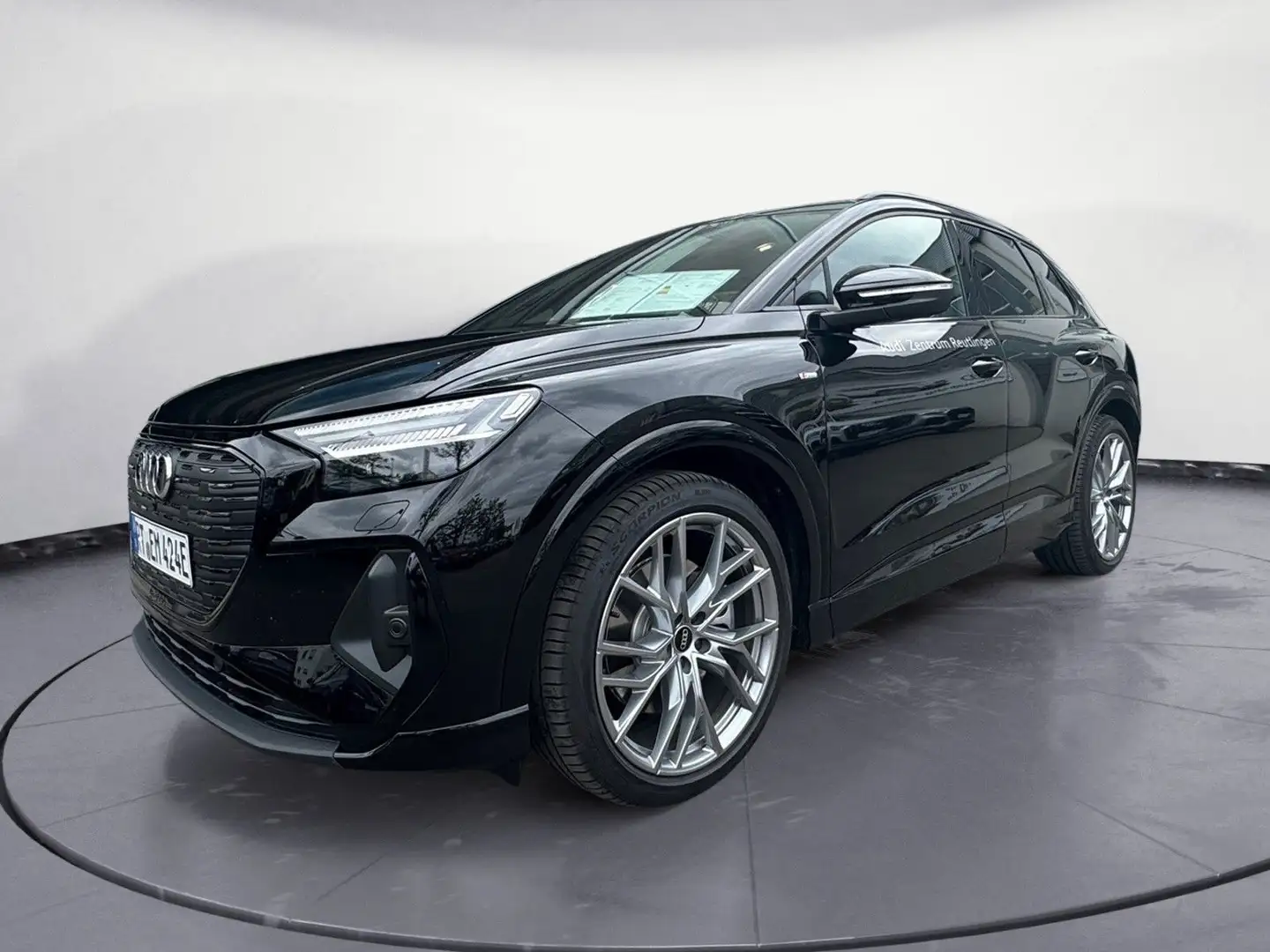 Audi Q4 e-tron 45 e-tron Schwarz - 2