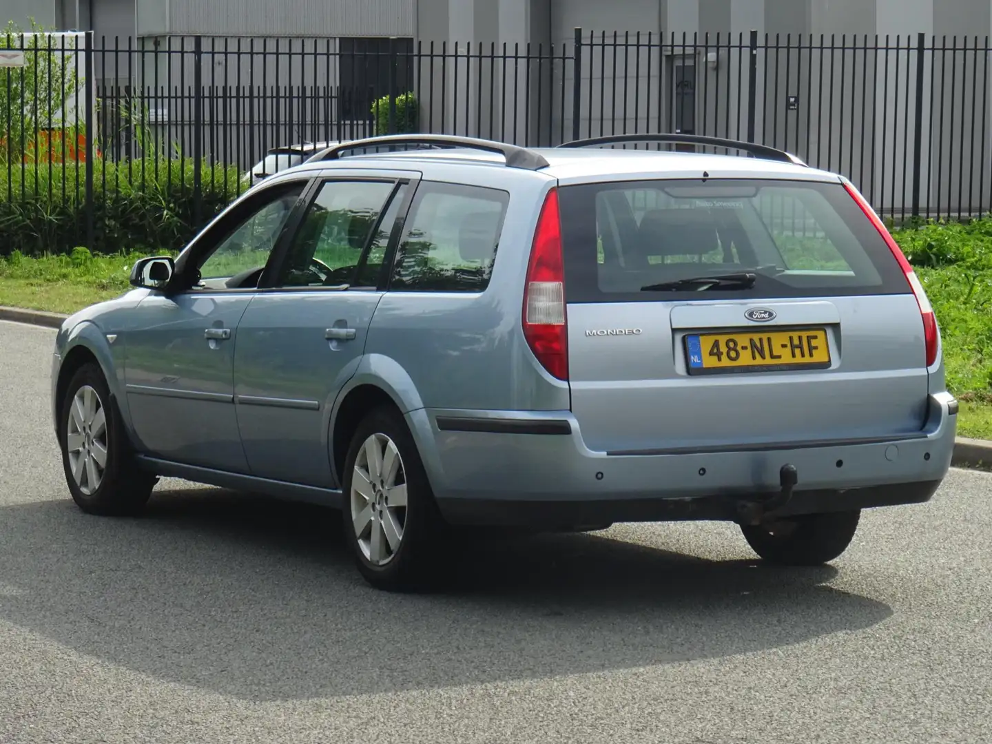 Ford Mondeo Wagon 1.8-16V First Edition CLIMA/PDC/APK Grau - 2