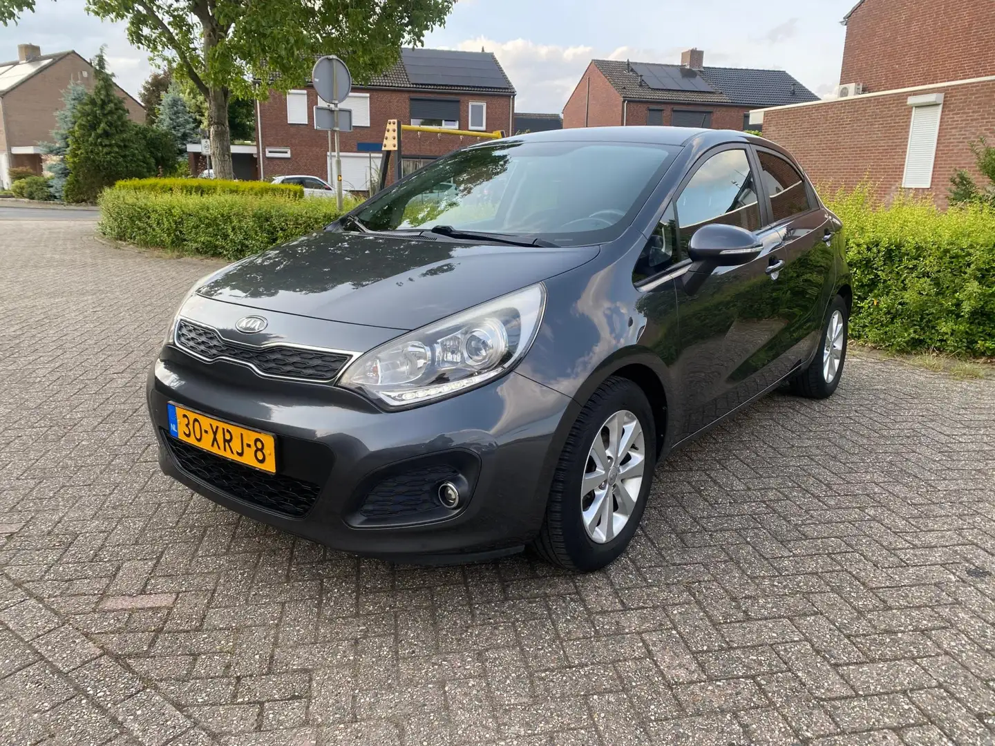 Kia Rio 1.2 CVVT Plus Pack Gris - 1