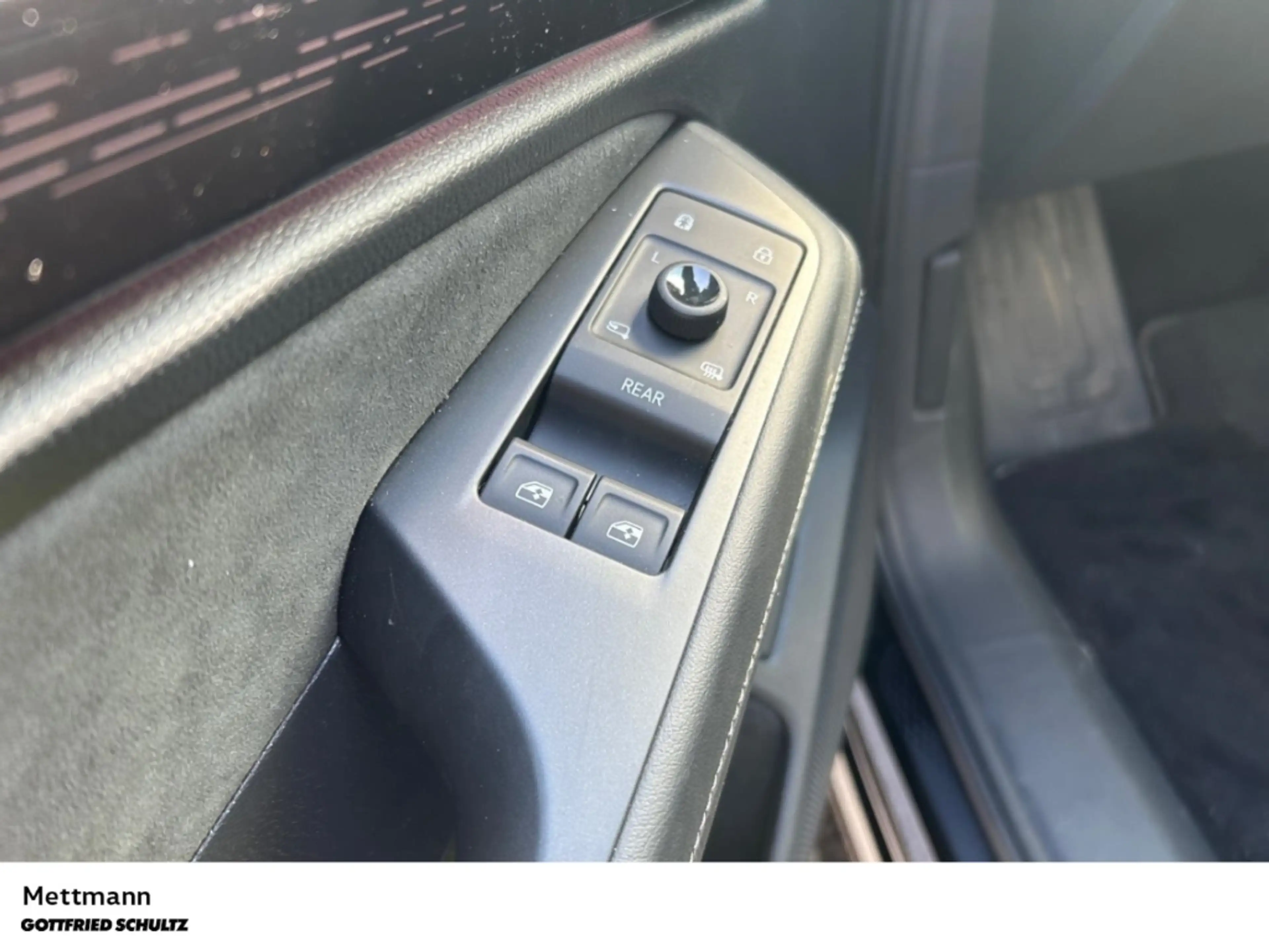 Volkswagen ID.7 GTX 250 kW 4M LED NAVI AHK PANO KAMERA ALU ZV — photo 11