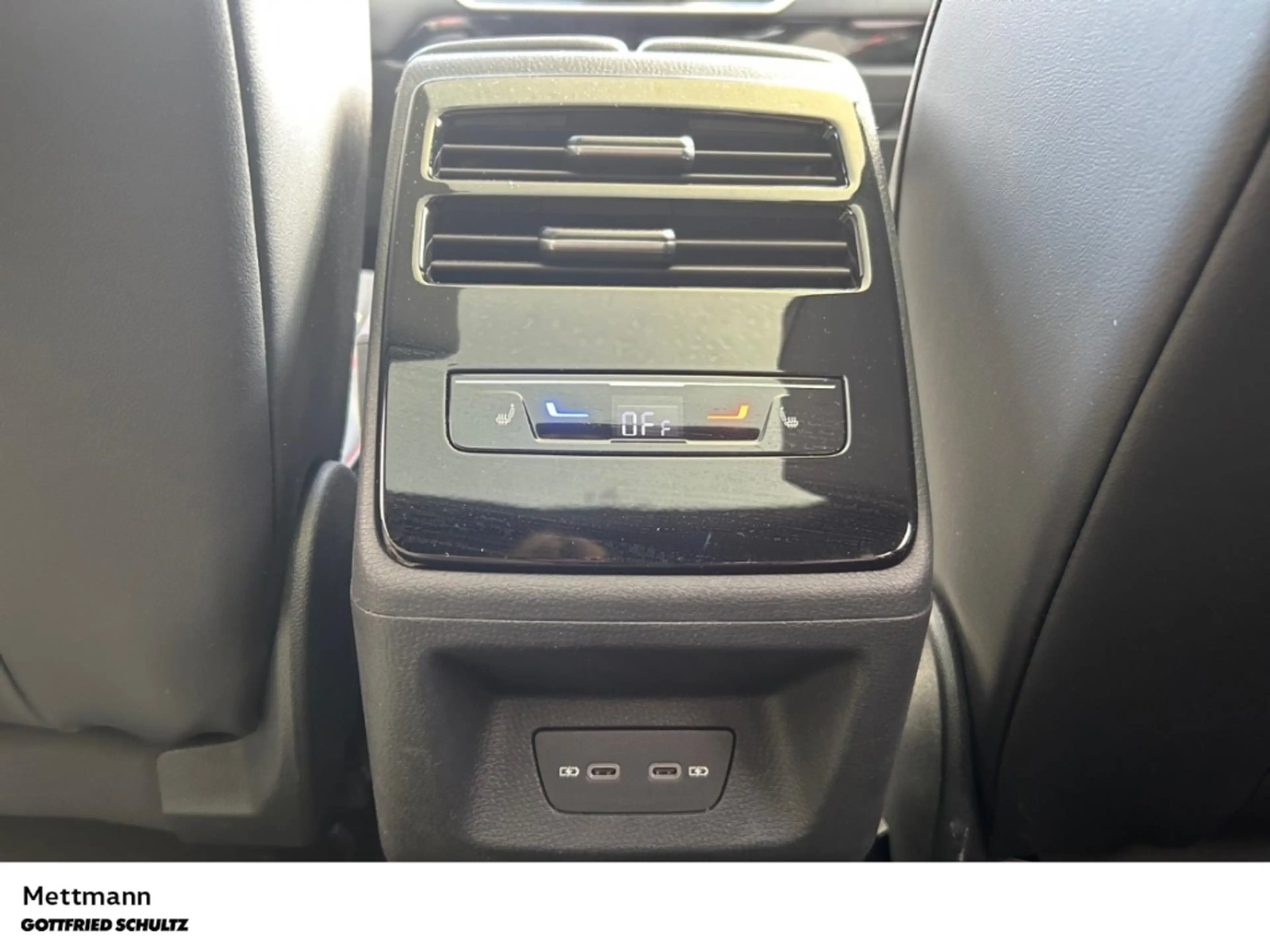 Volkswagen ID.7 GTX 250 kW 4M LED NAVI AHK PANO KAMERA ALU ZV — photo 14