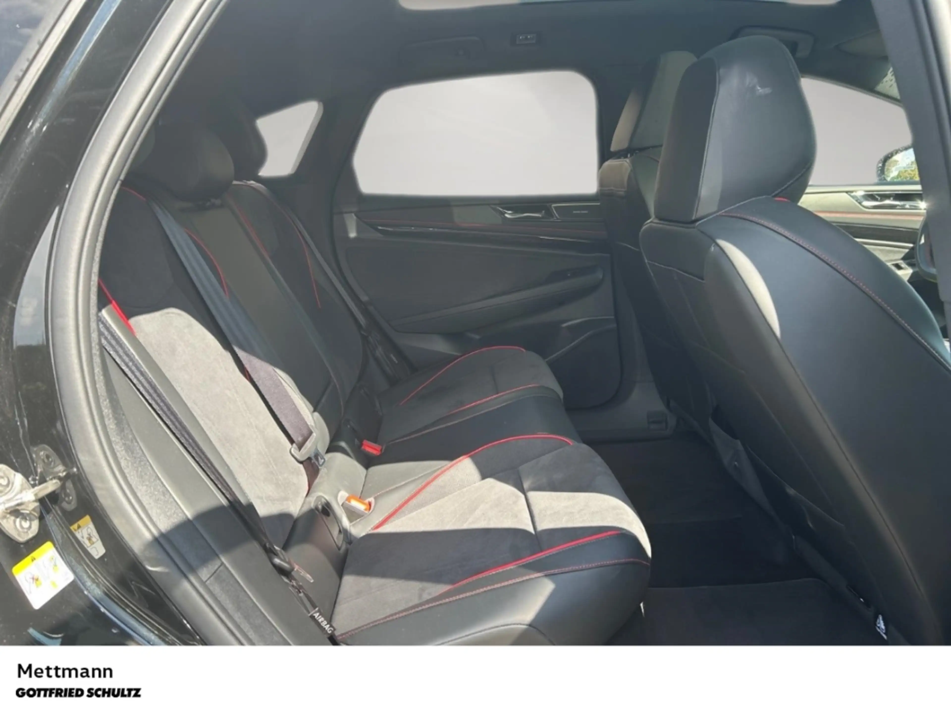 Volkswagen ID.7 GTX 250 kW 4M LED NAVI AHK PANO KAMERA ALU ZV — photo 7