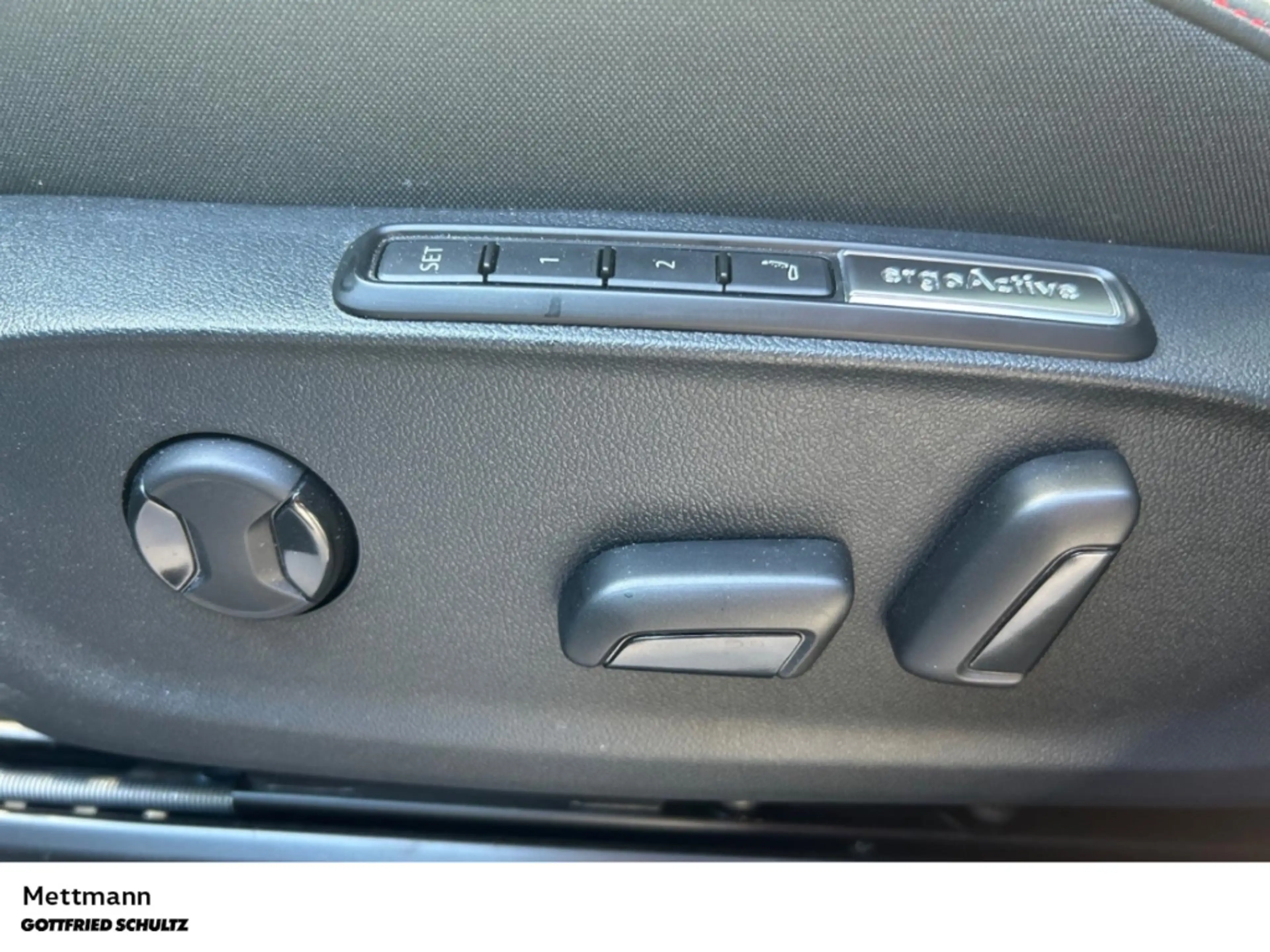 Volkswagen ID.7 GTX 250 kW 4M LED NAVI AHK PANO KAMERA ALU ZV — photo 12
