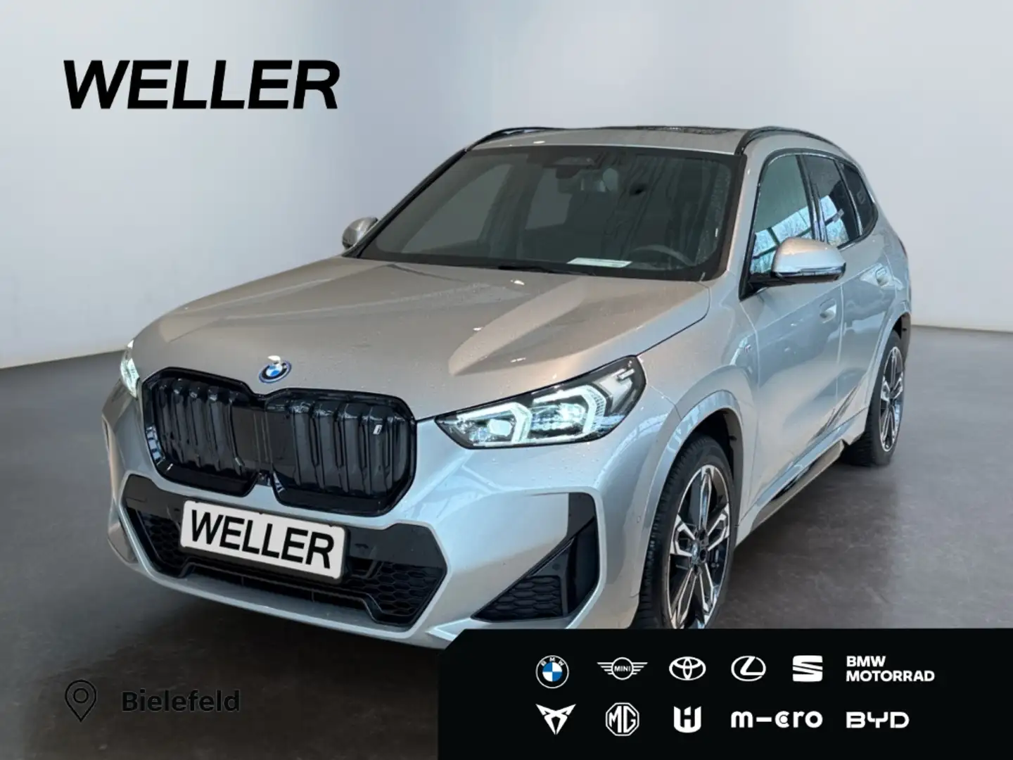 BMW iX1 xDrive30 M Sportpaket *HUD*AHK*Pano*360°*SHZ* Silber - 1