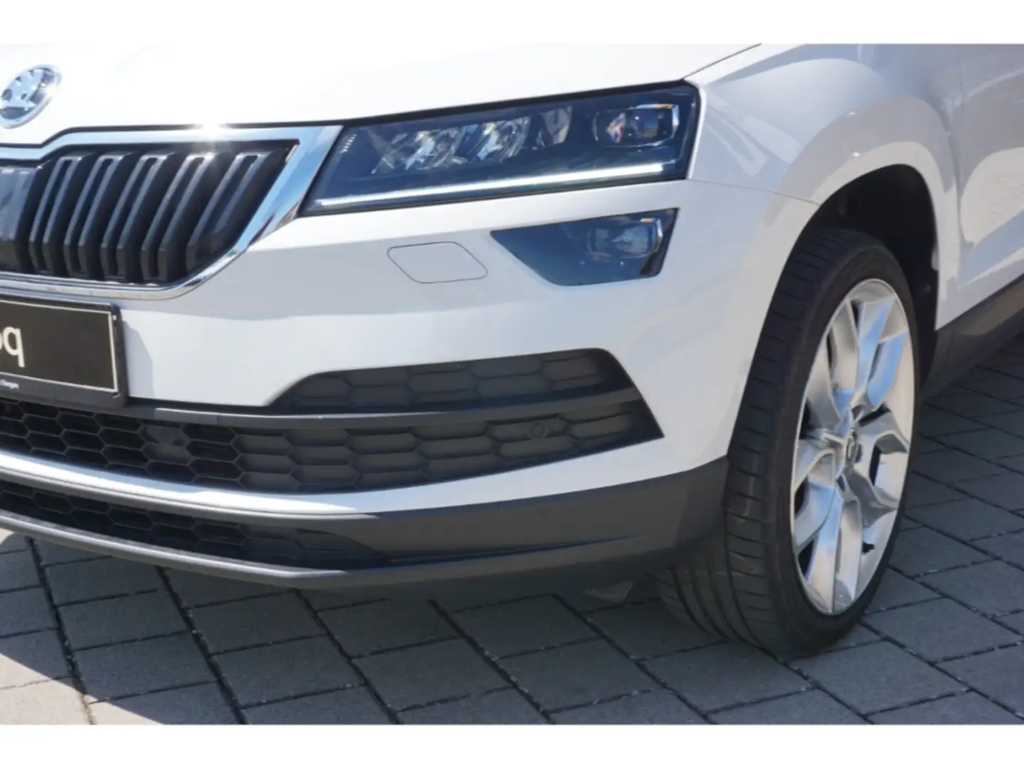 Skoda Karoq 1.5 TSI ACT Style DSG Navi ACC El.Heckkl. LED 19'' Weiß - 2