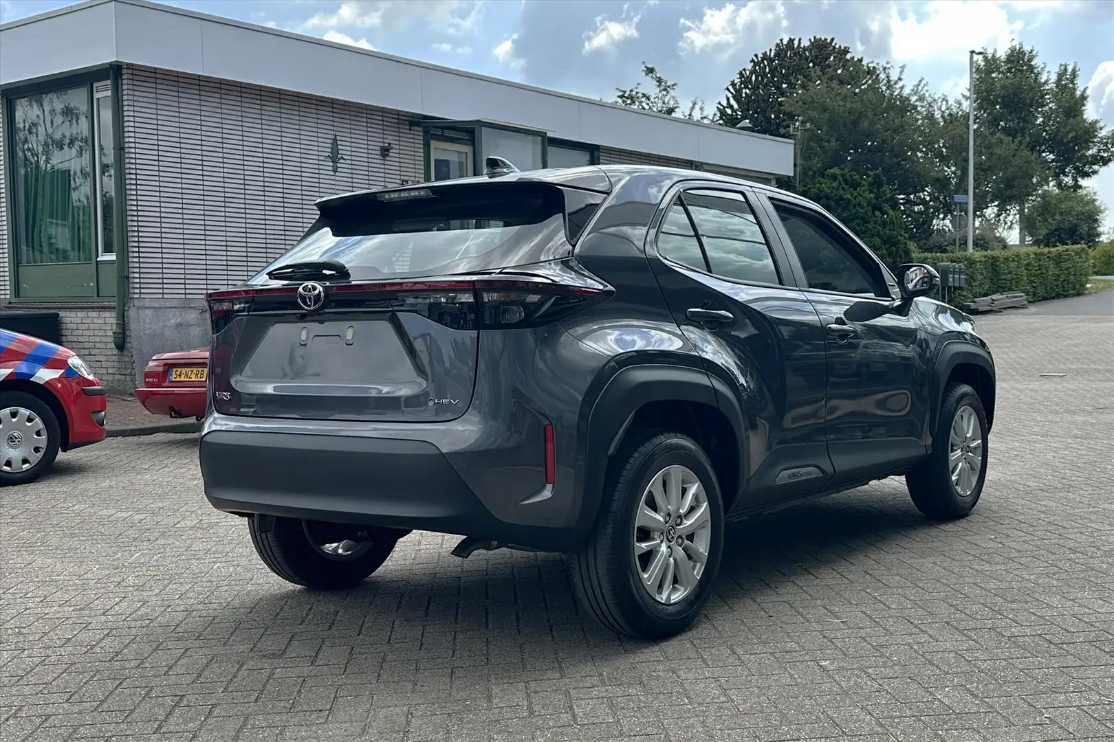 Toyota Yaris Cross 1.5 VVT-I Hybrid 116pk CVT Comfort NIEUW!! EXTRA I Grijs - 2
