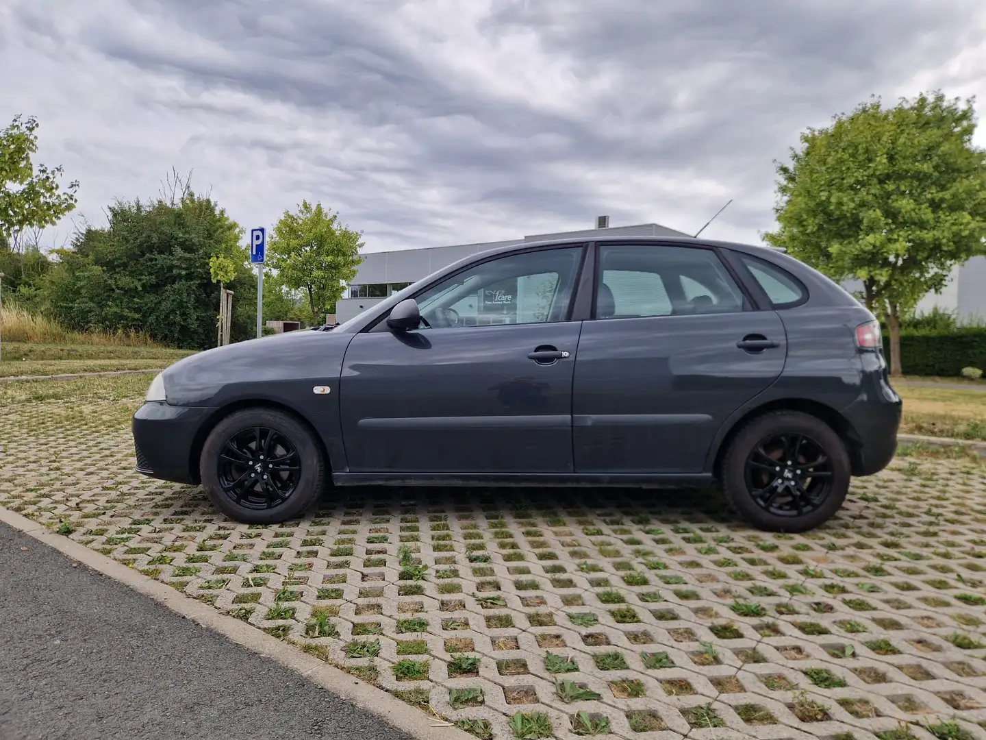 SEAT Ibiza Ibiza 1.4 TDi 80 ch prete a immatriculer Grijs - 2