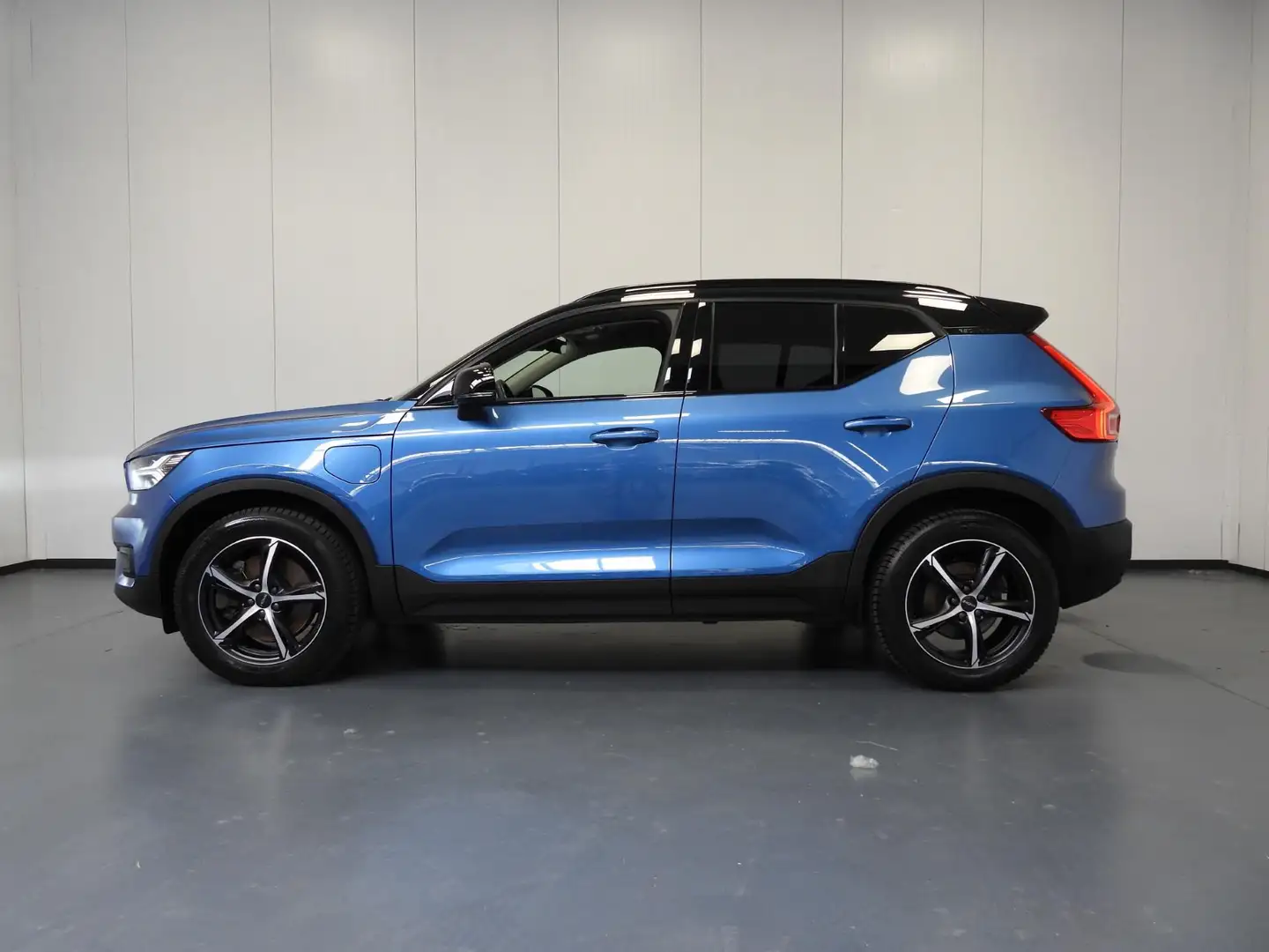 Volvo XC40 1.5 T4 Recharge R-Design NAVI/TREKHAAK/CAMERA/LED/ Bleu - 2