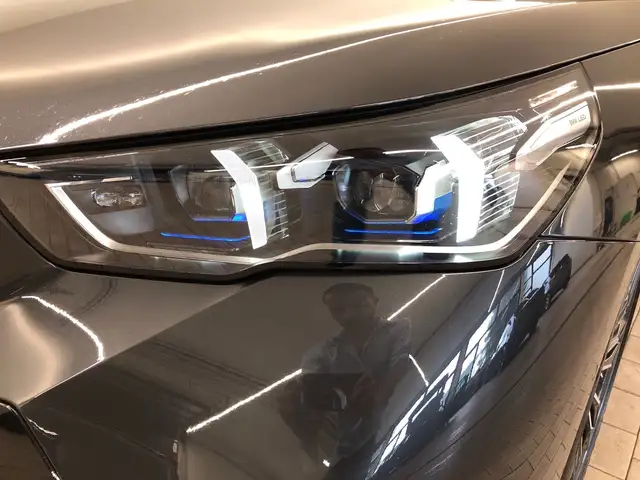 BMW 5 Series view 3