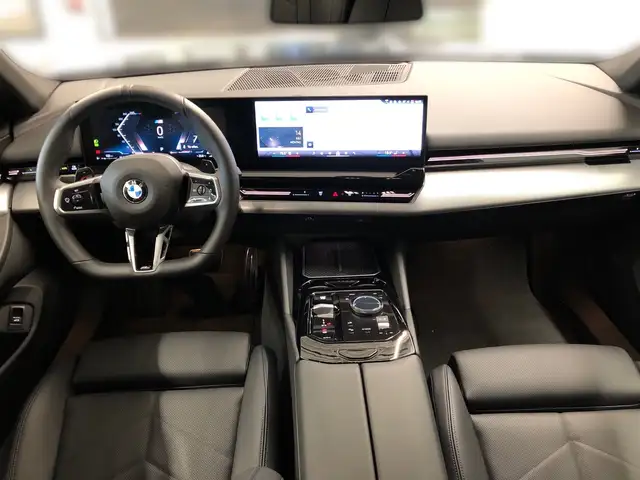 BMW 5 Series view 10