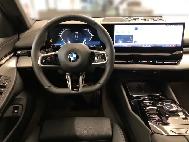 BMW 5 Series view 9