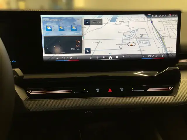 BMW 5 Series view 6