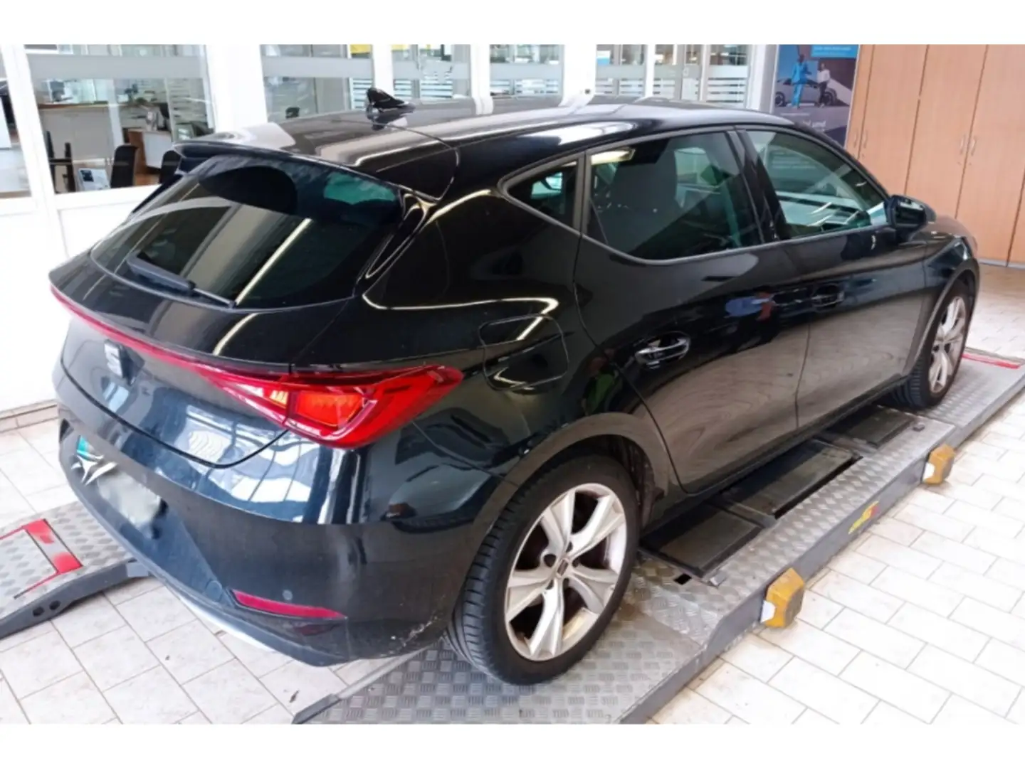 SEAT Leon 1.5 eTSI FR Rückfahrkamera ACC Keyless Schwarz - 2