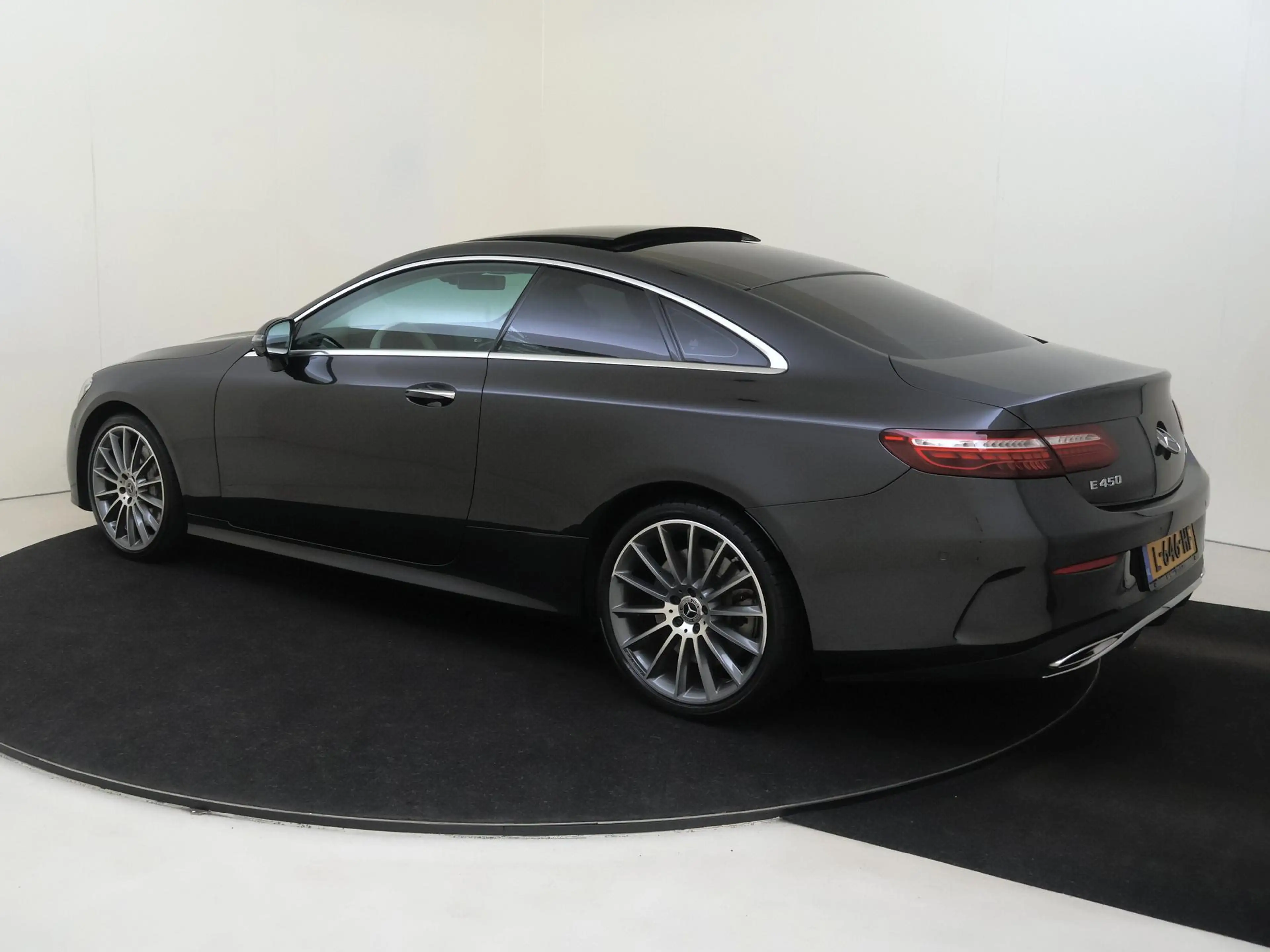 Mercedes-Benz E 450 Coupé 4MATIC AMG Line / Premium Plus/ AIRMATIC/ 20 — photo 3