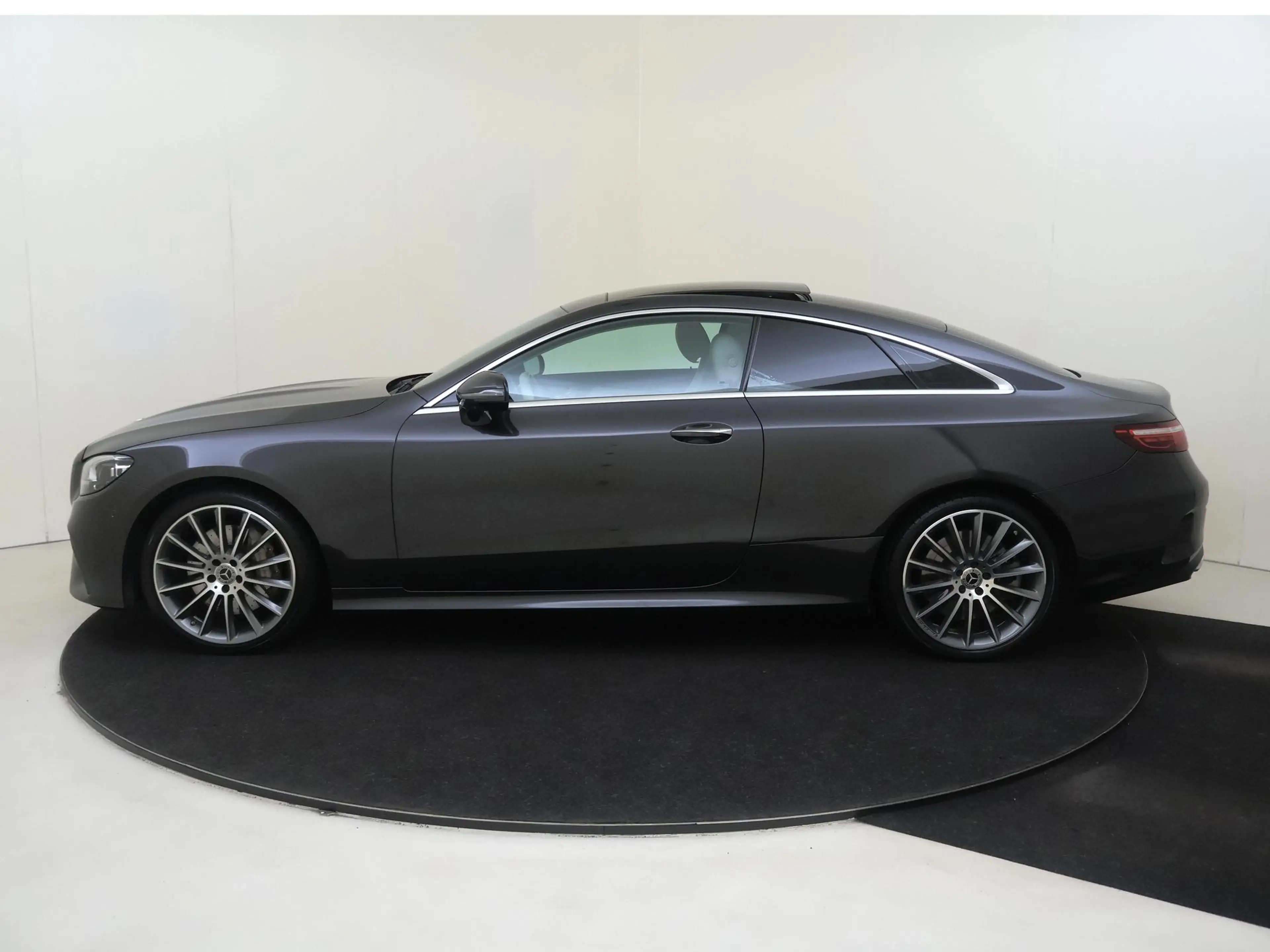 Mercedes-Benz E 450 Coupé 4MATIC AMG Line / Premium Plus/ AIRMATIC/ 20 — photo 8