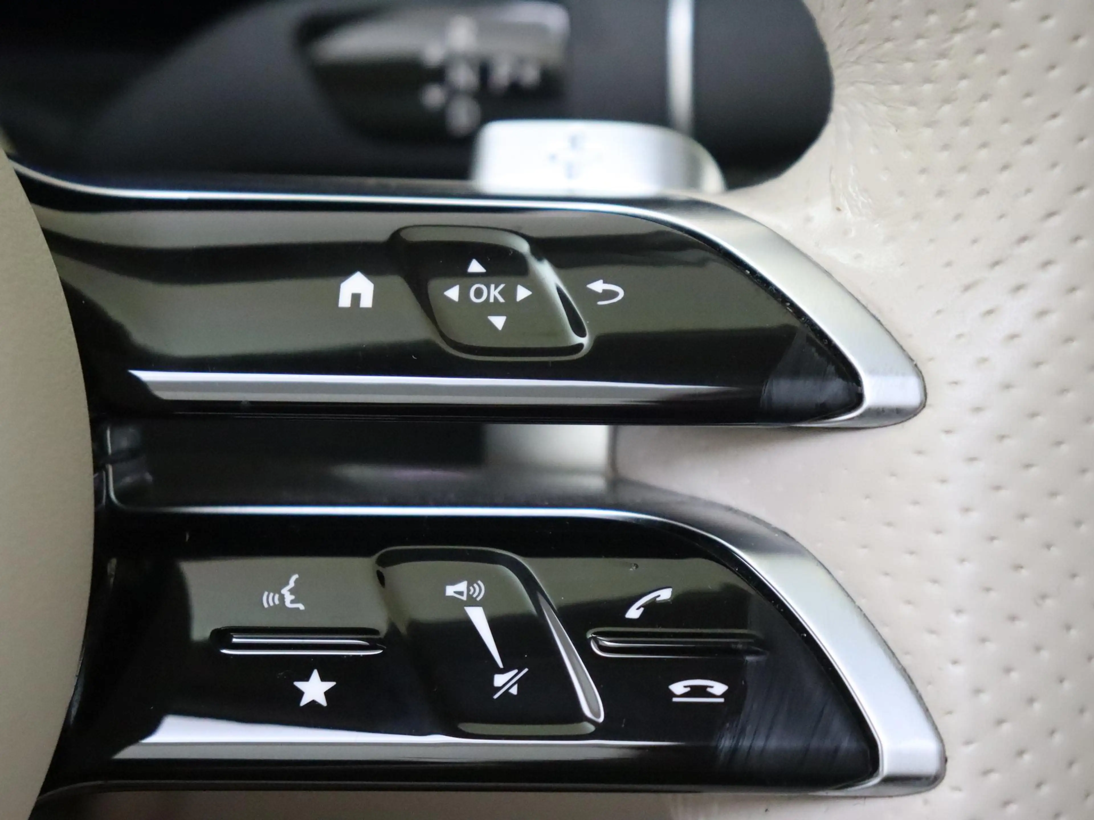 Mercedes-Benz E 450 Coupé 4MATIC AMG Line / Premium Plus/ AIRMATIC/ 20 — photo 13