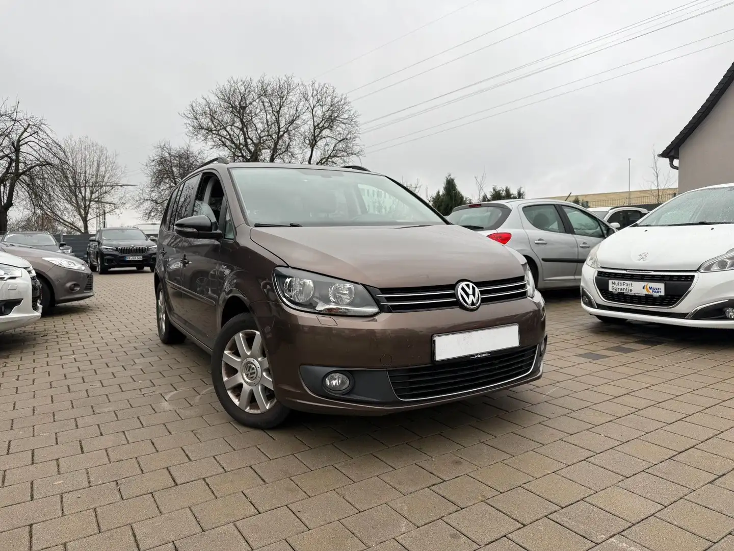 Volkswagen Touran Match BMT / 7 Sitzer Marrón - 1