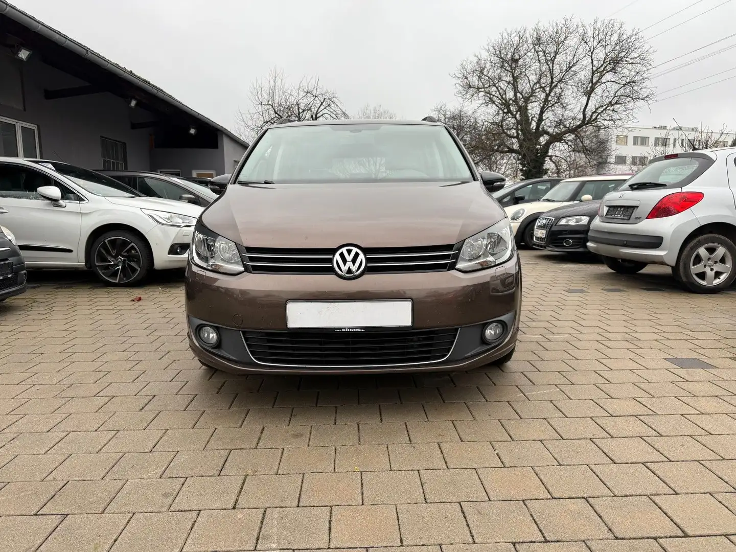 Volkswagen Touran Match BMT / 7 Sitzer Marrón - 2