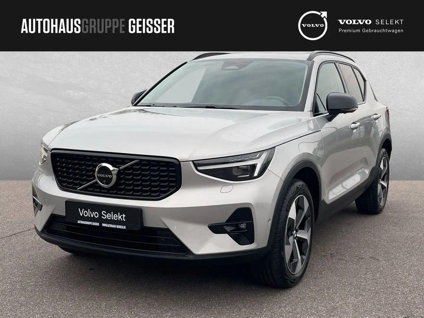 Volvo XC40 B4 MILD Hybrid Automatik Plus Dark ACC BLIS Silber - 1