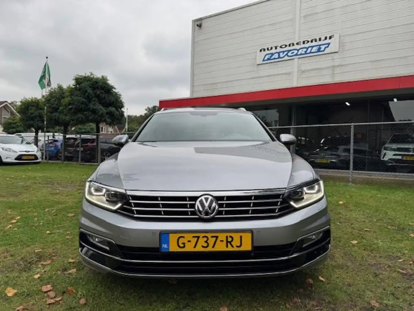 Volkswagen Passat Variant 1.5TSI 150PK DSG R-LINE HIGHLINE/VIRTDASH/ACARPLAY Grijs - 2