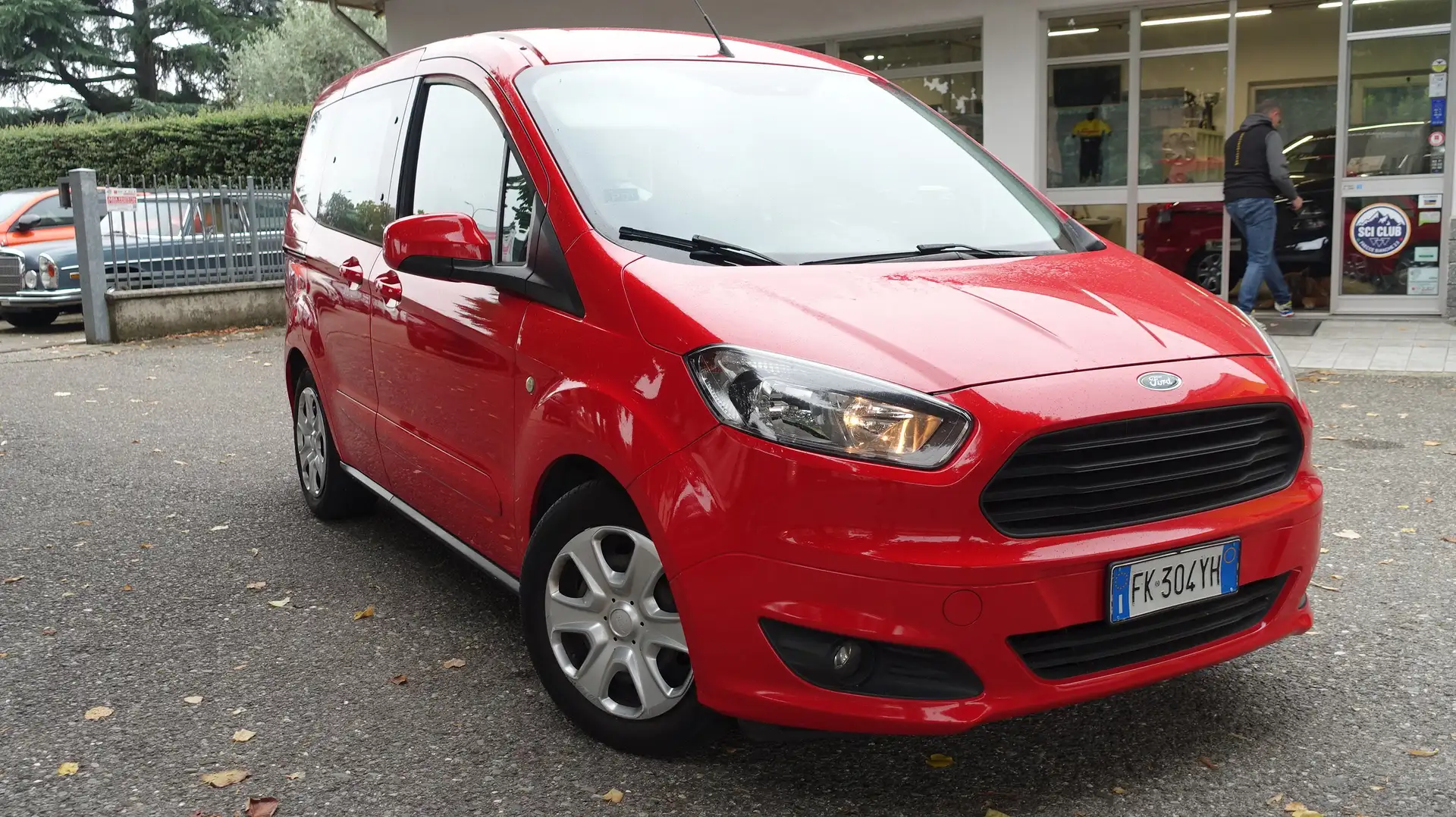 Ford transit courier Rosso - 1