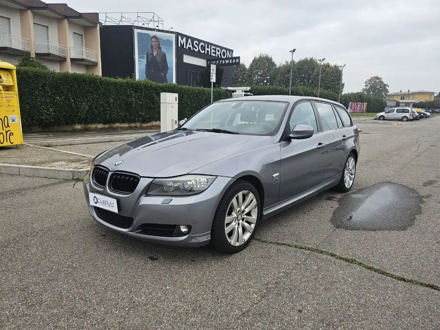 BMW 320 320d xdrive Attiva 184cv Gris - 1