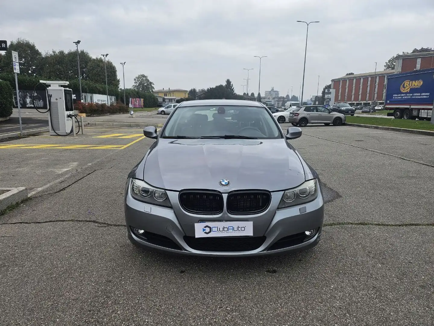 BMW 320 320d xdrive Attiva 184cv Gris - 2