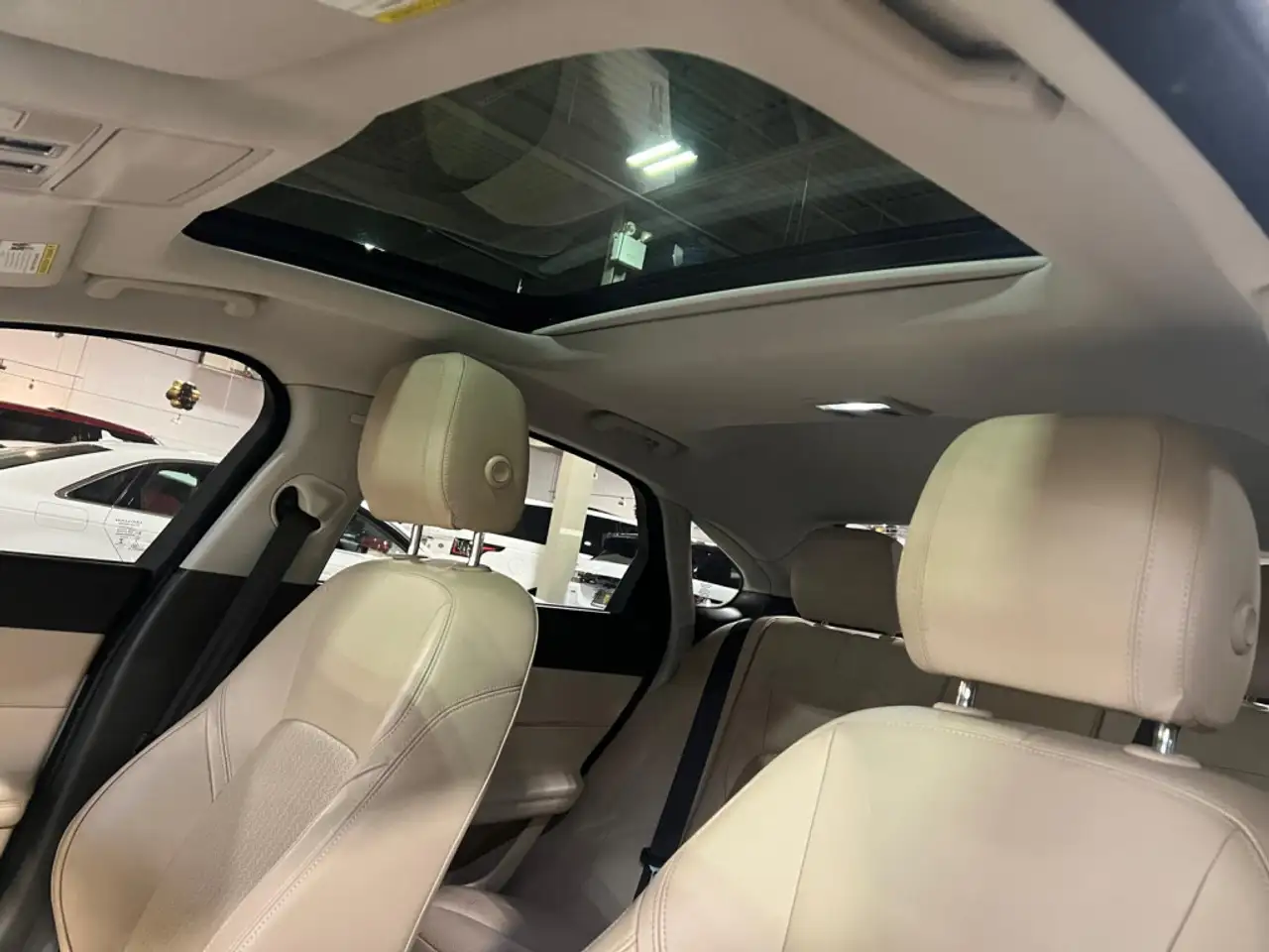 Jaguar XF снимка Jaguar XF