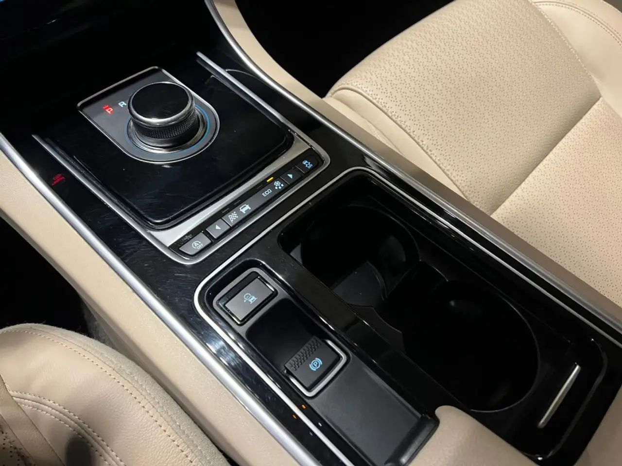 Jaguar XF снимка Jaguar XF