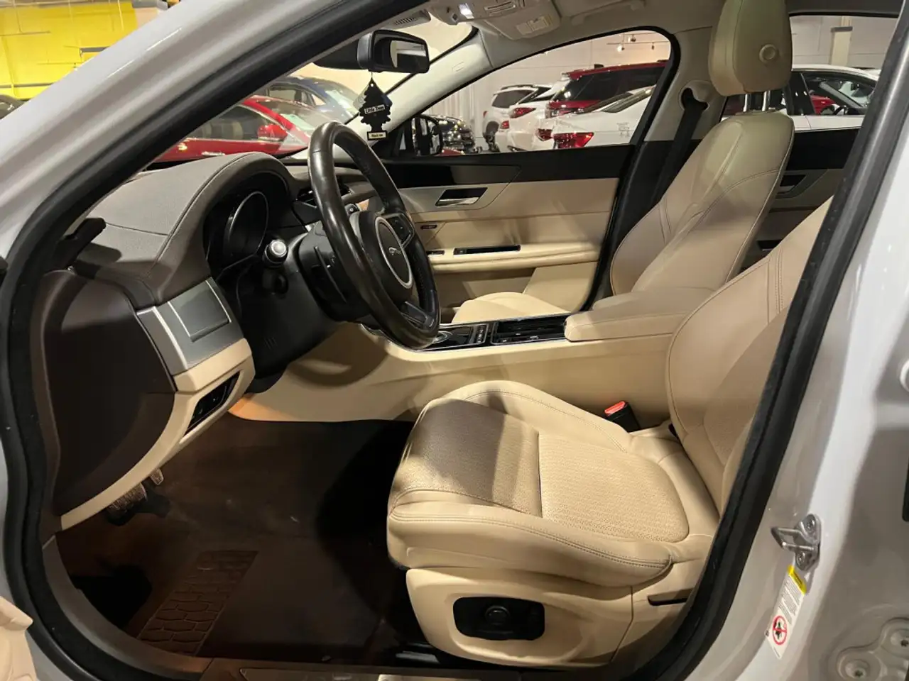 Jaguar XF снимка Jaguar XF