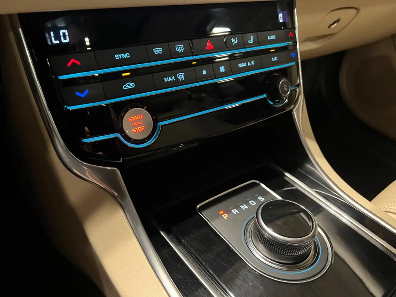 Jaguar XF снимка Jaguar XF