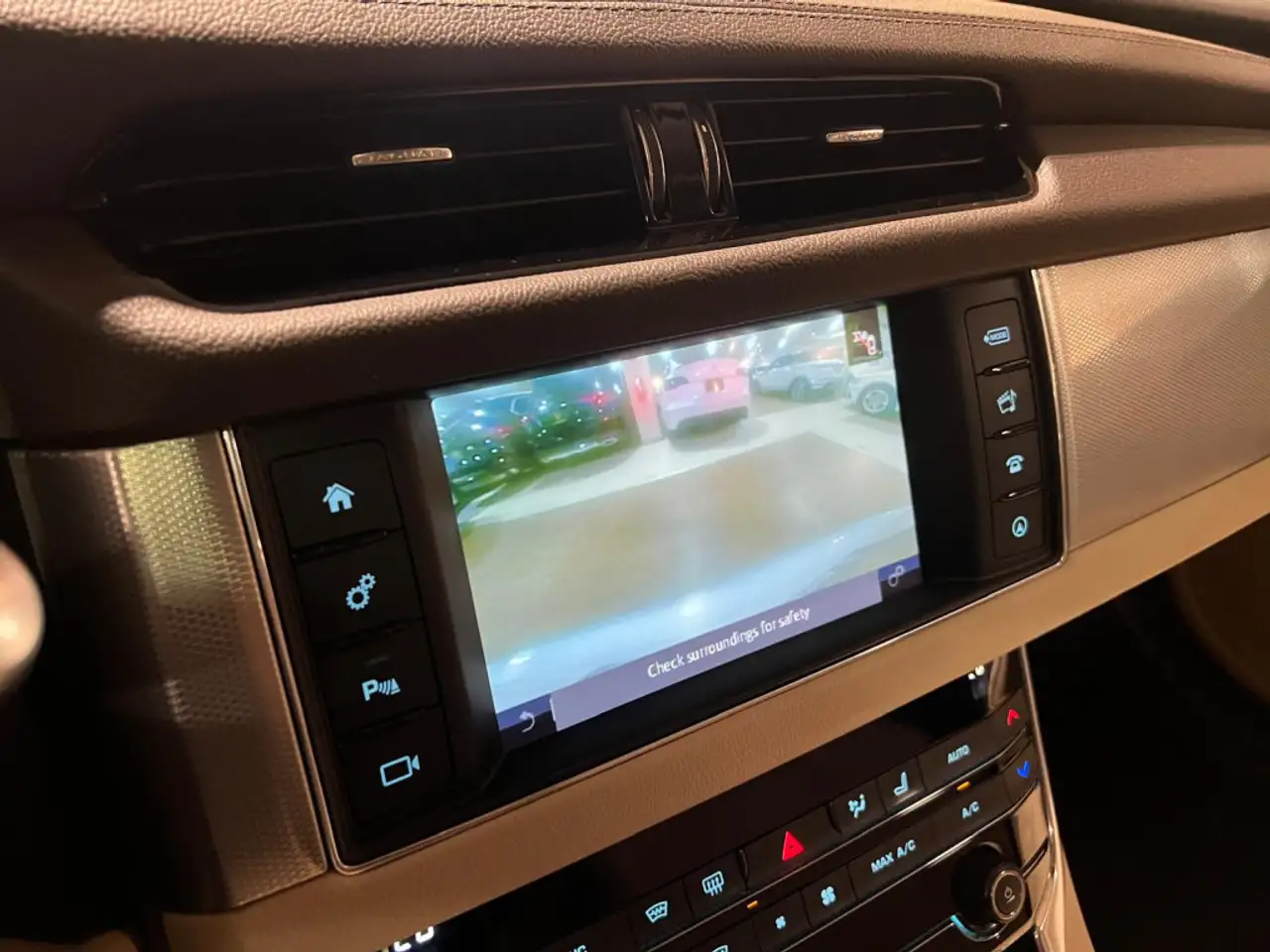 Jaguar XF снимка Jaguar XF