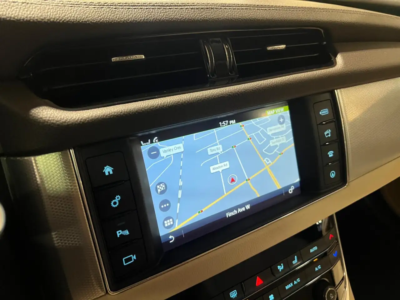 Jaguar XF снимка Jaguar XF