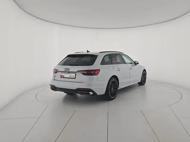 Audi A4 Avant view 5