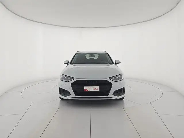 Audi A4 Avant view 7