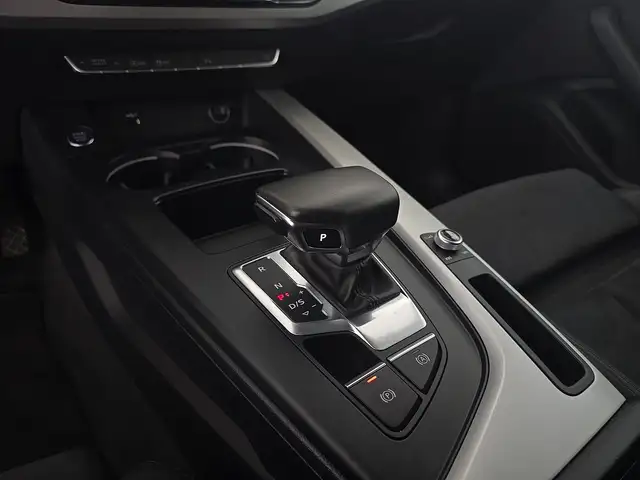 Audi A4 Avant view 12