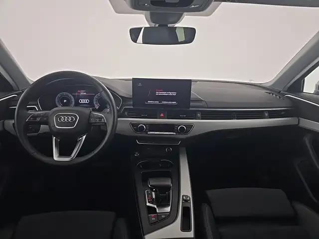 Audi A4 Avant view 11