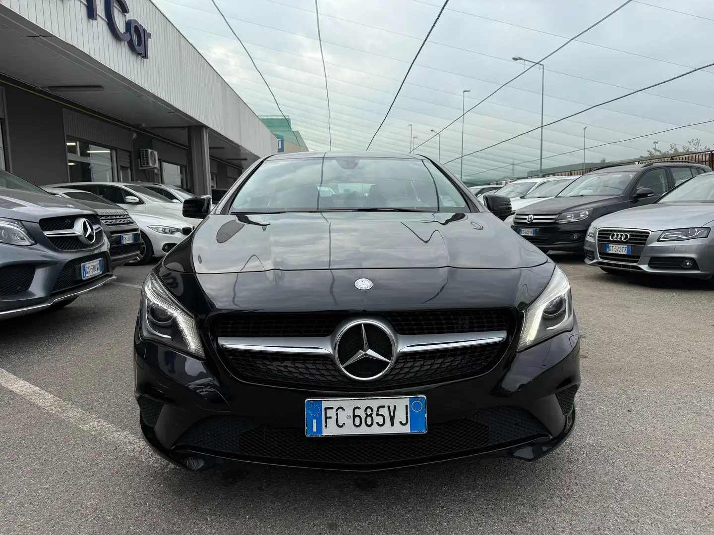 Mercedes-Benz CLA 220 Shooting Brake d (cdi) Business auto Schwarz - 2
